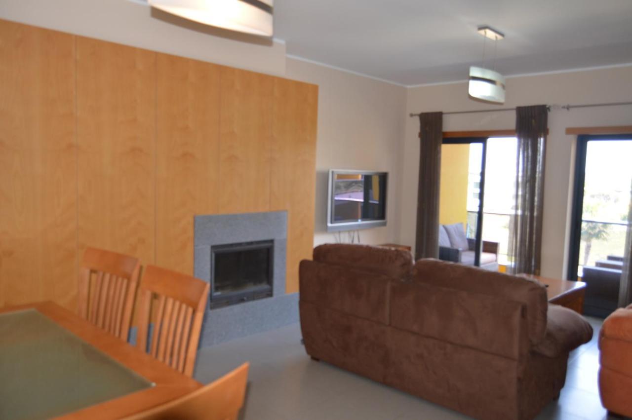 Apartamento Frente Ao Mar Com Piscina De Agua Salgada Quarteira Exterior foto
