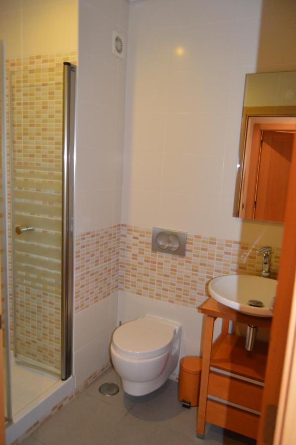Apartamento Frente Ao Mar Com Piscina De Agua Salgada Quarteira Exterior foto