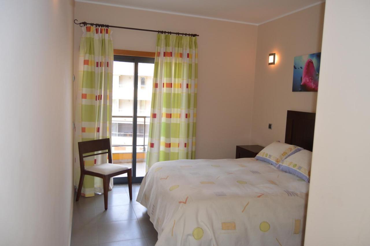 Apartamento Frente Ao Mar Com Piscina De Agua Salgada Quarteira Exterior foto