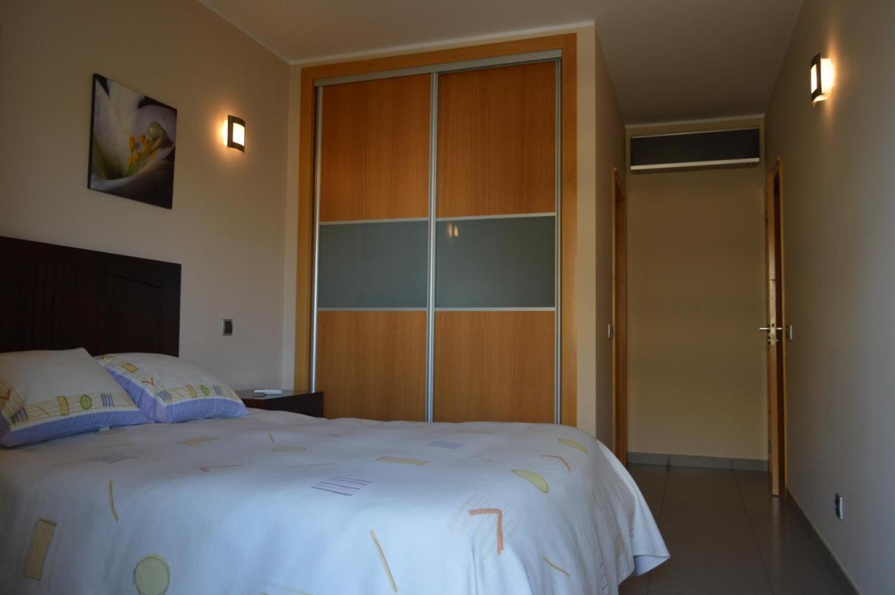 Apartamento Frente Ao Mar Com Piscina De Agua Salgada Quarteira Exterior foto