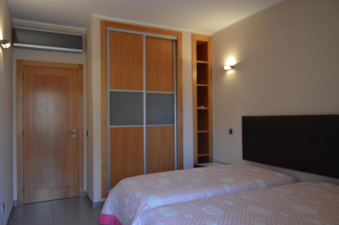 Apartamento Frente Ao Mar Com Piscina De Agua Salgada Quarteira Exterior foto